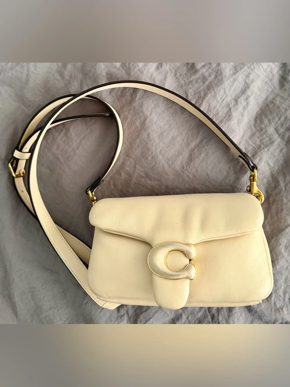 👑✅PRICE FIRM✅COACH Mini Pillow Cream Leather Tabby Crossbody Bag. USED